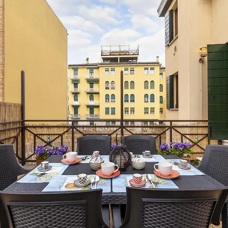 Tolentini Canal View & Terrace By Wonderful Italy Apartmán Benátky