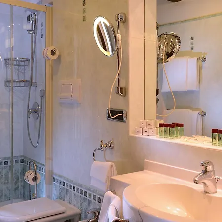 Ambassador Tre Rose Hotel Venice
