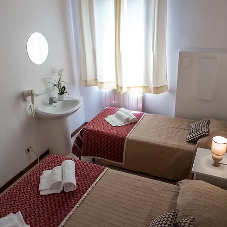 Guest house Backpackers House Venice