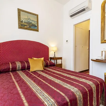 Penzion Palazzo Schiavoni Residenza D'epoca & Suite-apartments 3*