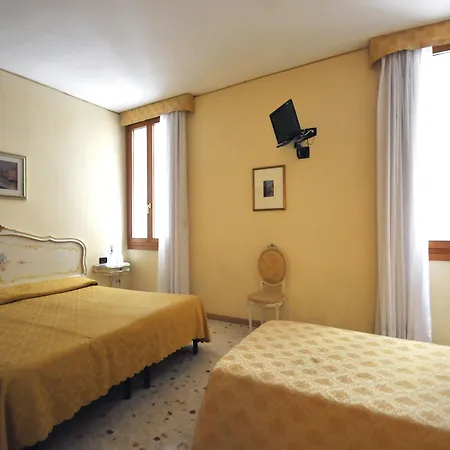 Guest house Ca' Leon D'oro 3*