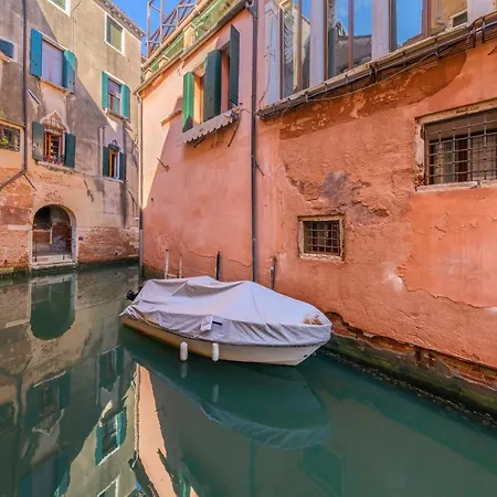 Bed & Breakfast La Locandiera Venice