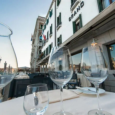 Hotel Monaco & Grand Canal