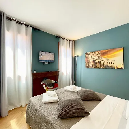 San Marco Luxury Steps From St Marks 아파트 *