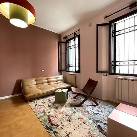 Venetian Pink In Dorsoduro Apartment Venice