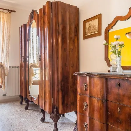 Apartment Colombina House Close To The Train Station