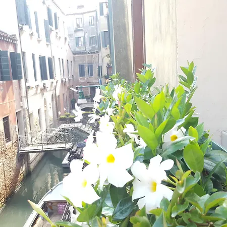 Canal Hotel