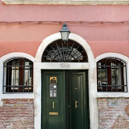 Penzion Palazzo Schiavoni Residenza D'epoca & Suite-apartments 3*