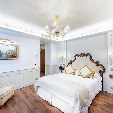 Hotel Monaco & Grand Canal