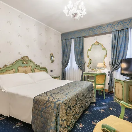 Ξενοδοχείο Montecarlo 3*