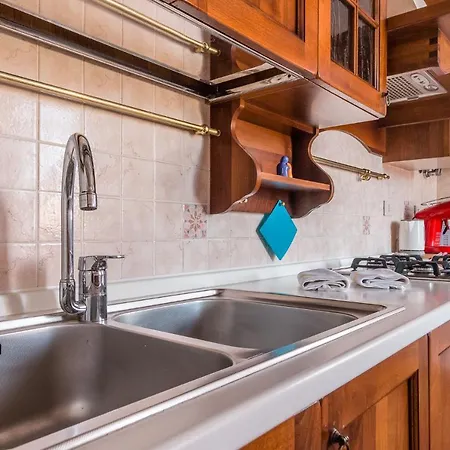 Apartment Colombina House Close To The Train Station