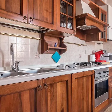 Colombina House Close To The Train Station Apartment