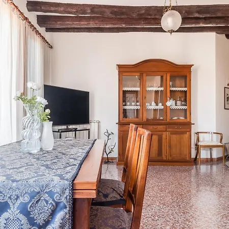 Colombina House Close To The Train Station *