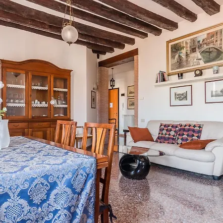 Apartment Colombina House Close To The Train Station *