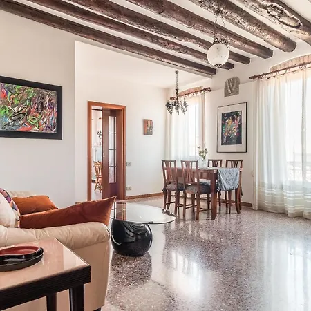 Colombina House Close To The Train Station Apartment