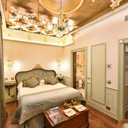 Hotel Monaco & Grand Canal
