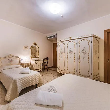 Guest house Ca' Leon D'oro 3*