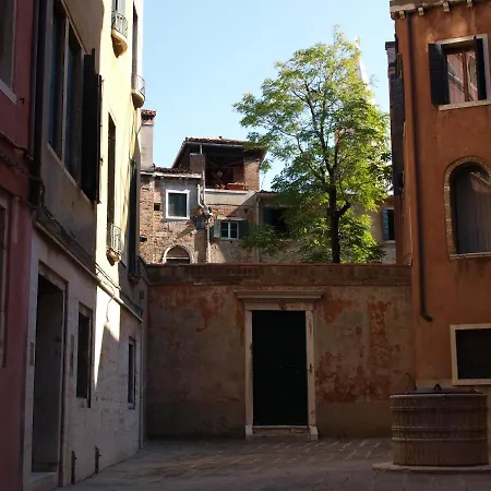 Al Pozzo Dei Scoacamini, 100 M From San Marco, Ground Floor Apartment Venedig