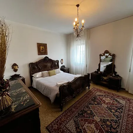 Apartment Ca Susanna Near Train Station