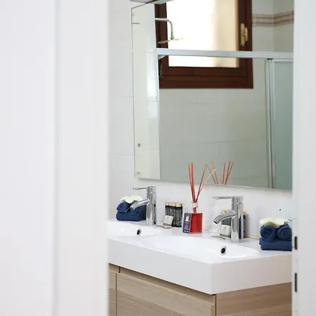 Apartment Heaven San Marco 1 E 2, The Elegant A Stone S Throw From St S Square