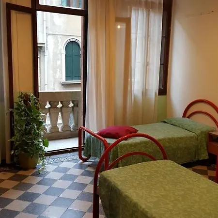 Domus Civica Ostello *