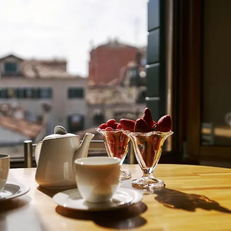 Guest house Palazzo San Luca 3*