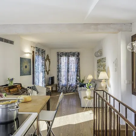 Daire Corte Rossa Terrace Charming Venedik