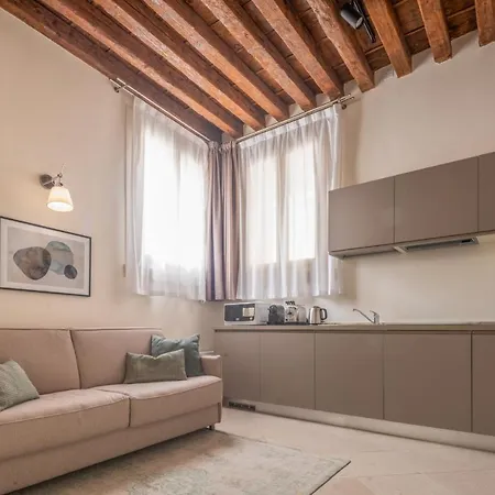Apartment Lion Palace - San Marco R&r