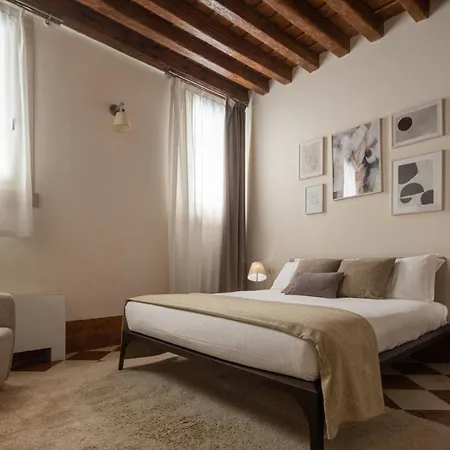 Lion Palace - San Marco R&r Apartment