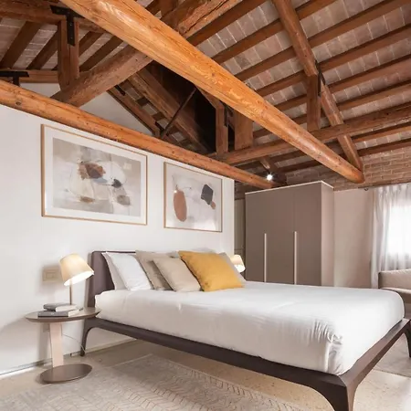 Apartment Lion Palace - San Marco R&r