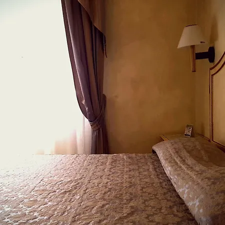 Carlton Capri Hotel