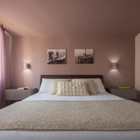 Appartamento Sant'aponal Cozy With Balcony R&r *