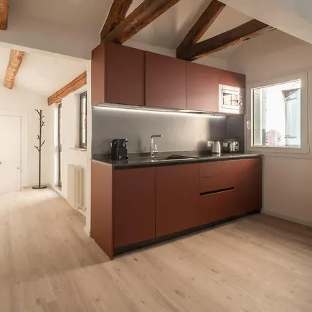 Appartamento Sant'aponal Cozy With Balcony R&r