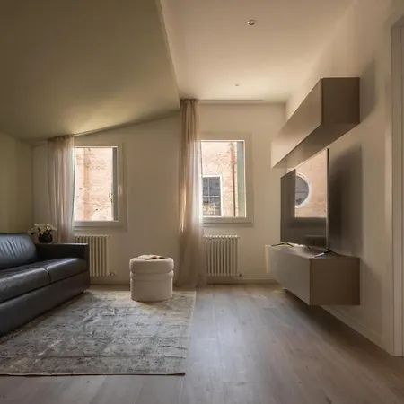 Appartamento Sant'aponal Cozy With Balcony R&r