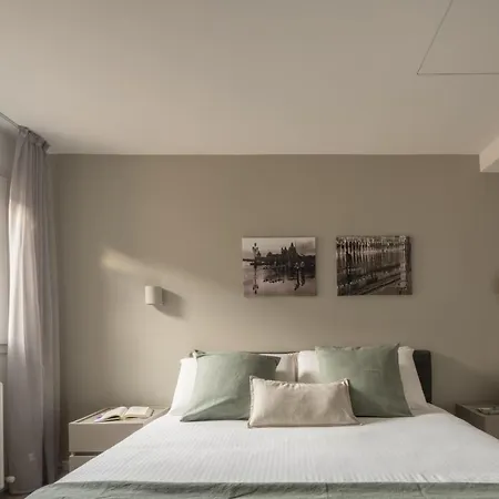 Sant'aponal Cozy With Balcony R&r