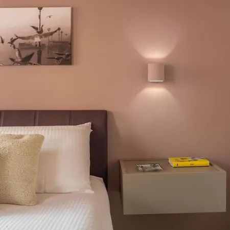 Appartamento Sant'aponal Cozy With Balcony R&r *