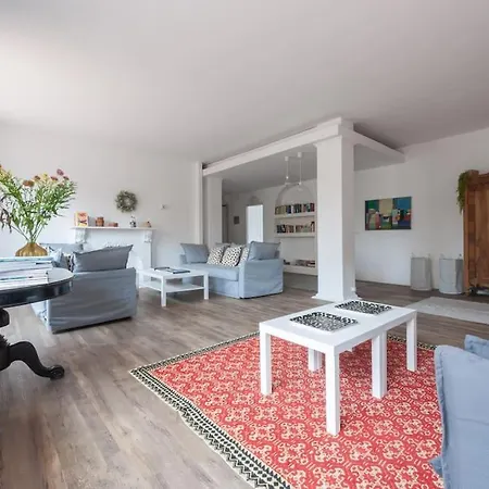 Modern, Contemporary Flat-15 Minutes To Venice Apartment *