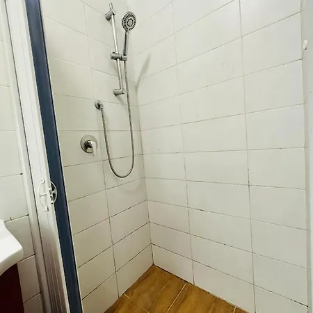 Dream Hotel *
