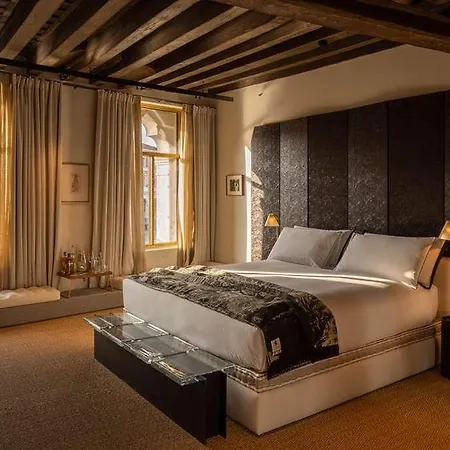 Hotel The