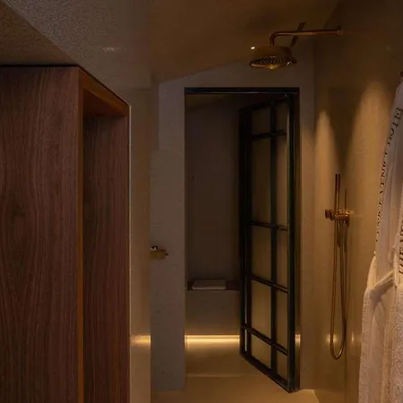Hotel The