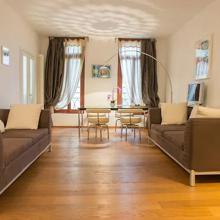 Stunning In The Heart Of Venedig