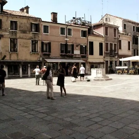 公寓 Con Terrazza Ed Accogliente