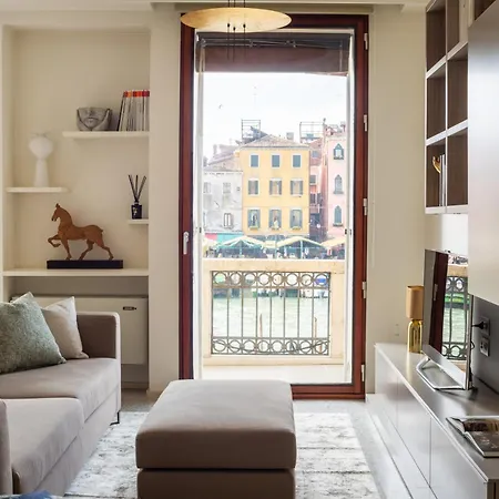 Grand Canal Luxury With Terrace R&r Апартаменты *