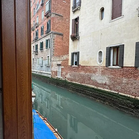 Ca Lucia Canal View Venedig