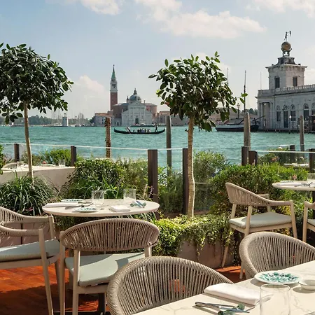 Hotel The St. Regis 5*