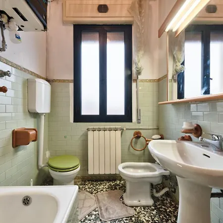 Easy Old City Apt Venice Appartamento *