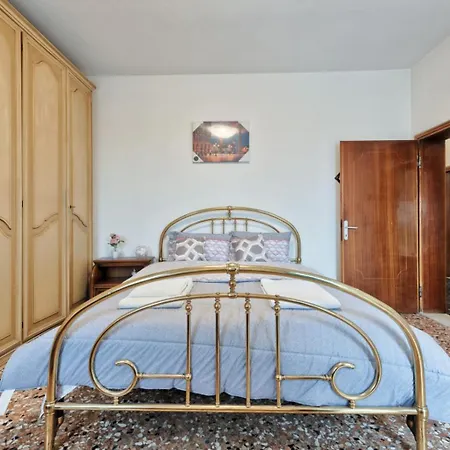 Easy Old City Apt Venice Appartamento *