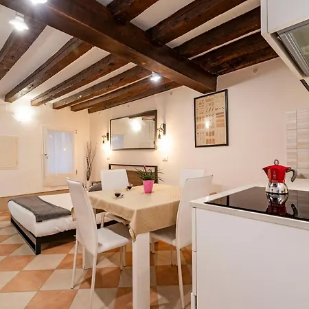 Fenix Colombina In Biennale - Your Little House Venice