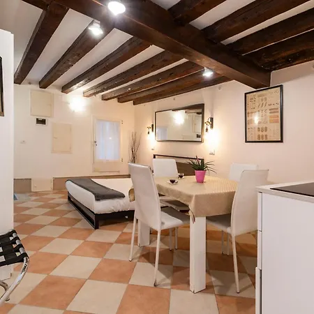 Fenix Colombina In Biennale - Your Little House Venice