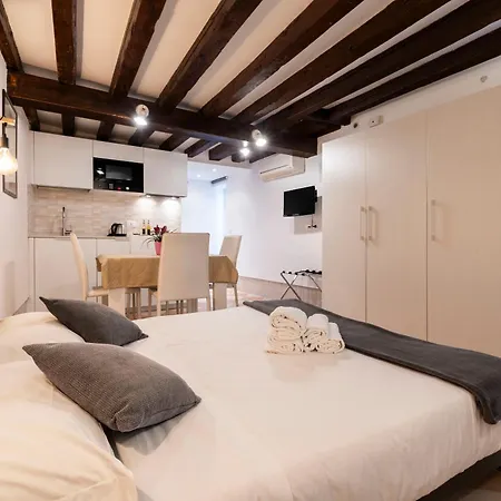 Fenix Colombina In Biennale - Your Little House Venice